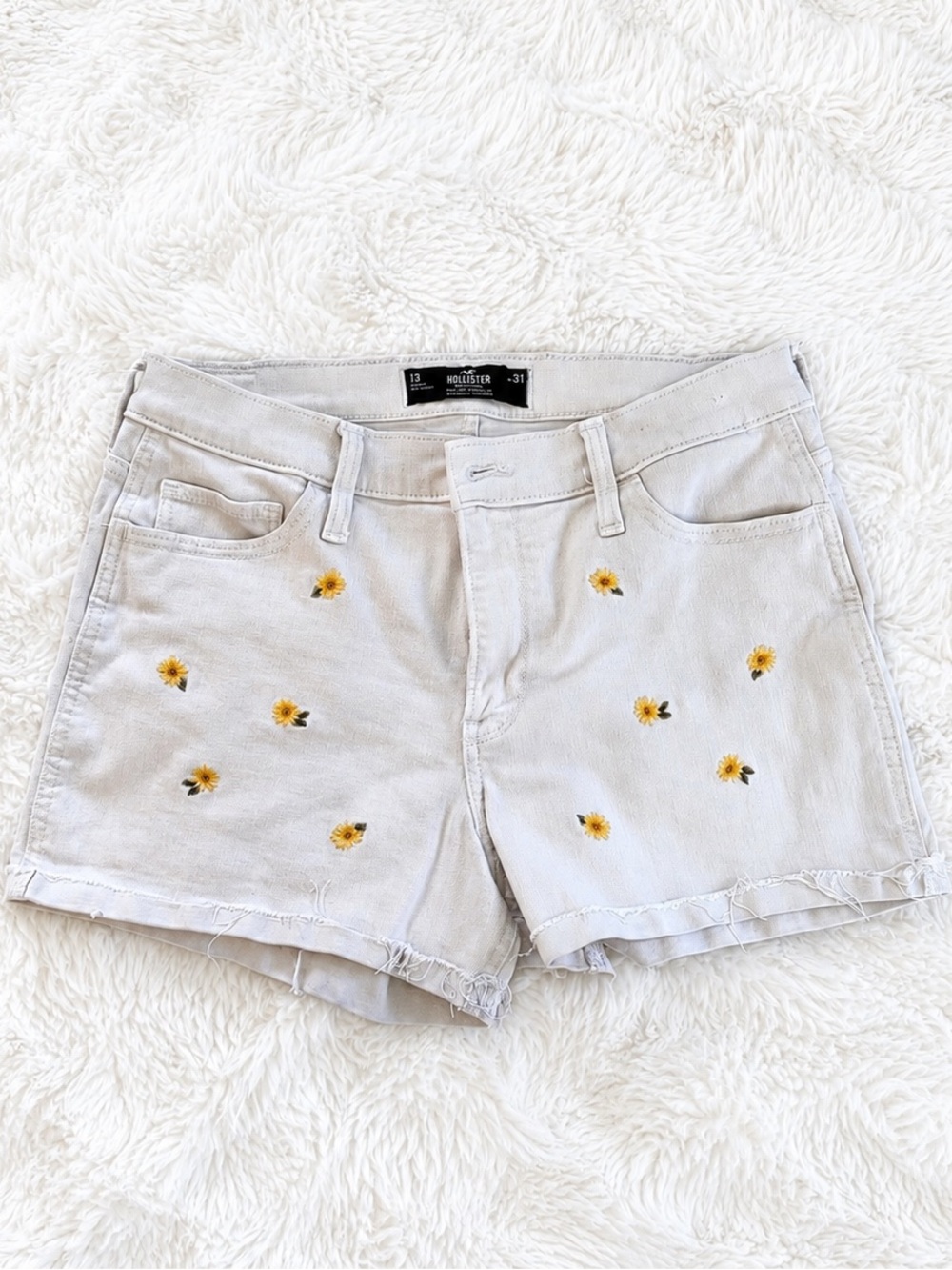 Hollister High-Rise Sunflower Embroidered Denim Shorts White Cutoff Shorts 2000s - Picture 1 of 6